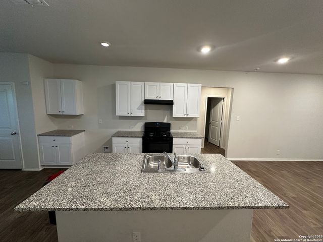 257 Middle Green, Floresville, TX 78114