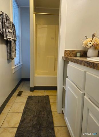 68 Hungerford Alley, Bristol, CT 06010