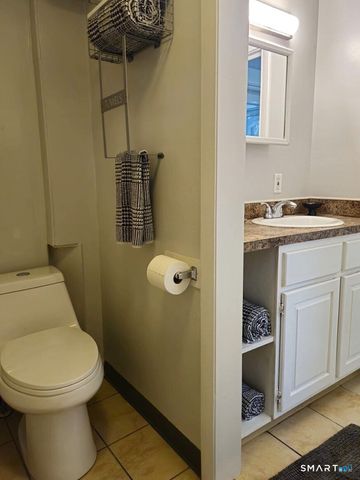 68 Hungerford Alley, Bristol, CT 06010