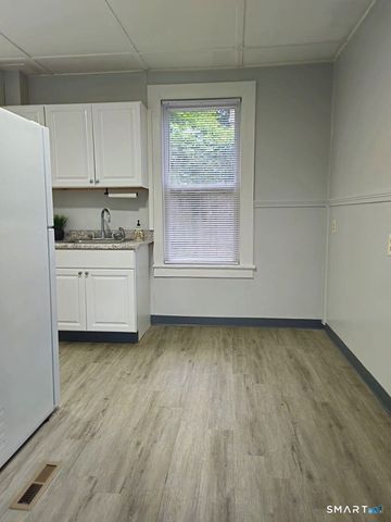 68 Hungerford Alley, Bristol, CT 06010