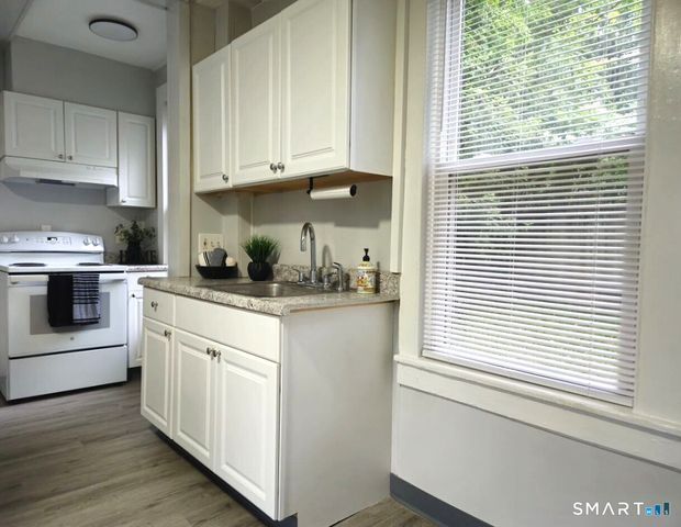 68 Hungerford Alley, Bristol, CT 06010