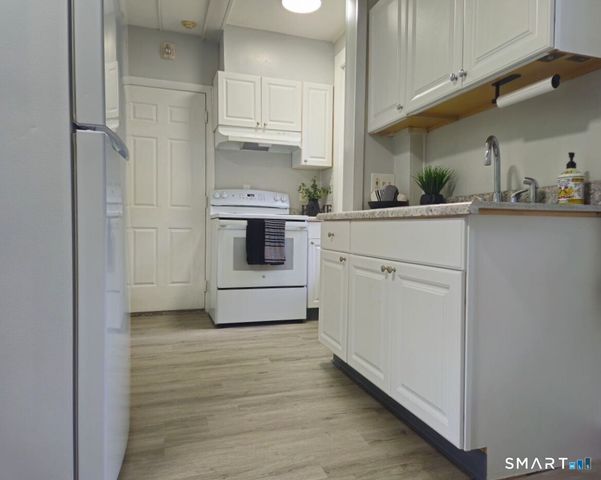 68 Hungerford Alley, Bristol, CT 06010