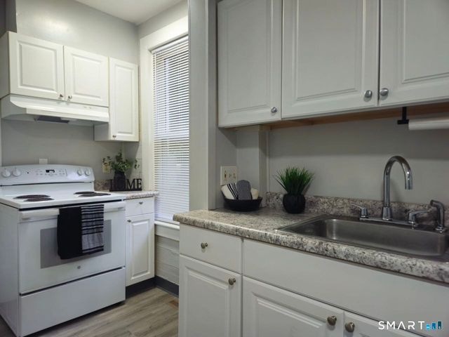 68 Hungerford Alley, Bristol, CT 06010