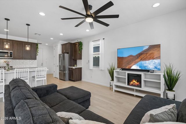 5547 W RAINWATER Drive, Laveen, AZ 85339