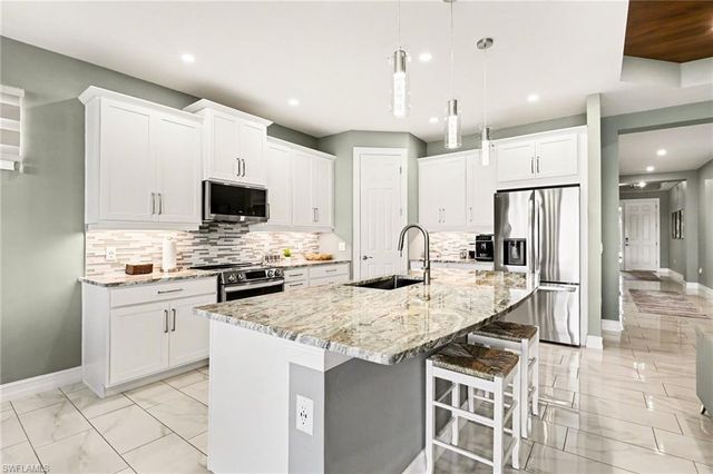 355 Spring Hill Lake LOOP, Cape Coral, FL 33993