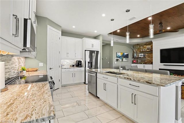 355 Spring Hill Lake LOOP, Cape Coral, FL 33993