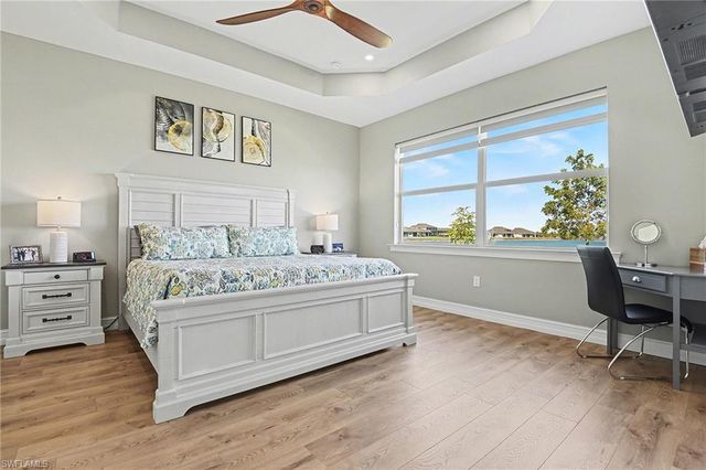 355 Spring Hill Lake LOOP, Cape Coral, FL 33993