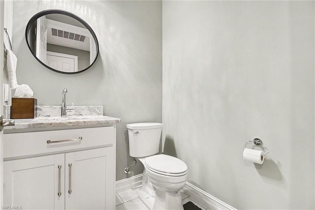 Image 10 of property listing at 355 Spring Hill Lake LOOP, Cape Coral, FL 33993