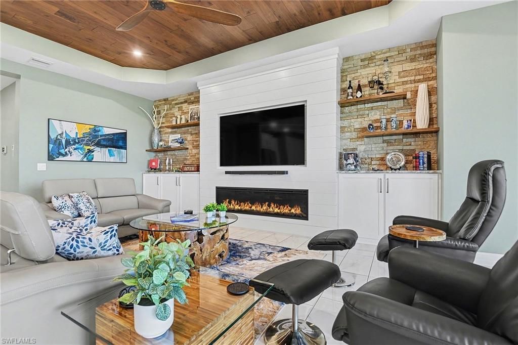 Image 4 of property listing at 355 Spring Hill Lake LOOP, Cape Coral, FL 33993