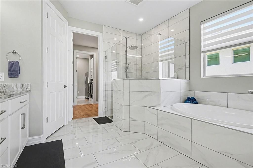 Image 7 of property listing at 355 Spring Hill Lake LOOP, Cape Coral, FL 33993