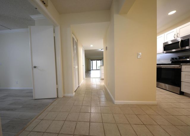 10187 Mangrove Drive 104, Boynton Beach, FL 33437