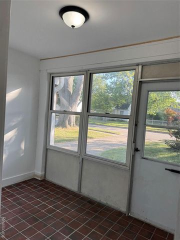 28435 Victor Street, Roseville, MI 48066