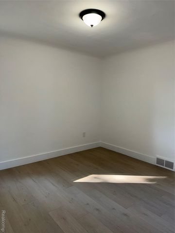 28435 Victor Street, Roseville, MI 48066