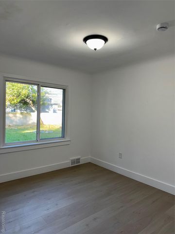 28435 Victor Street, Roseville, MI 48066