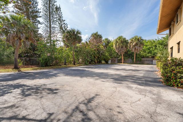 2505 Tamarind Drive, Fort Pierce, FL 34949