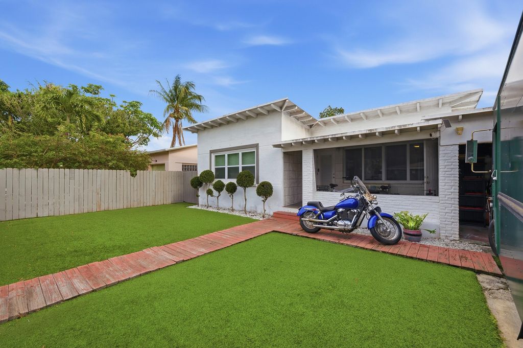516 SW 15th Street 1-1, Fort Lauderdale, FL 33315