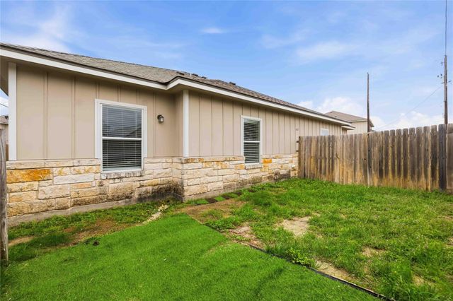 404 Carl Shipp DR, Liberty Hill, TX 78642
