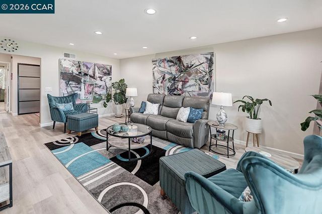 2600 Ptarmigan Dr 3, Walnut Creek, CA 94595