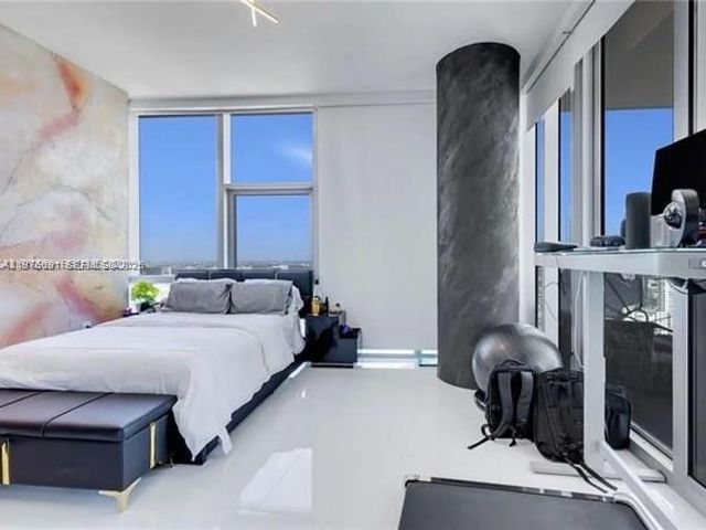 851 NE 1st Ave 3000, Miami, FL 33132