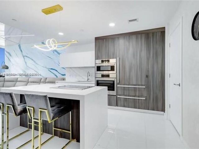 851 NE 1st Ave 3000, Miami, FL 33132