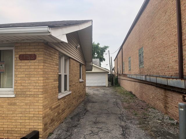 7153 W 72nd Street, Nottingham Park, IL 60638