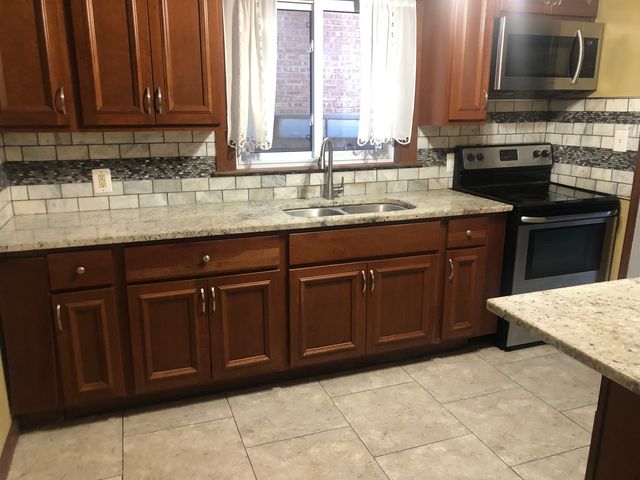 7153 W 72nd Street, Nottingham Park, IL 60638