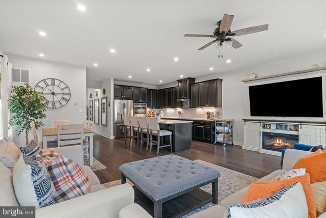 131 MULBERRY DR, Malvern, PA 19355