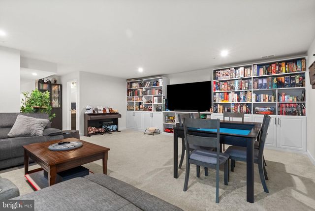 131 MULBERRY DR, Malvern, PA 19355