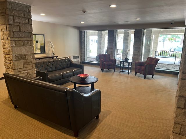 500 Thames Parkway 1F, Park Ridge, IL 60068