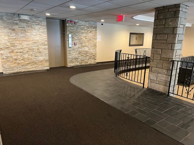 500 Thames Parkway 1F, Park Ridge, IL 60068