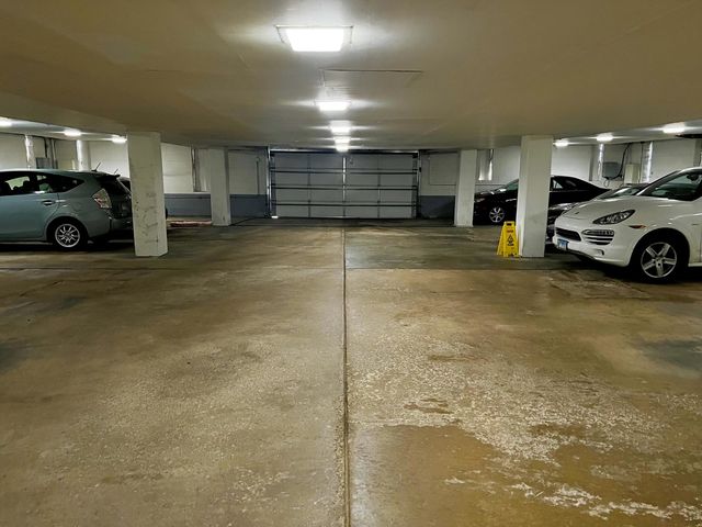 500 Thames Parkway 1F, Park Ridge, IL 60068