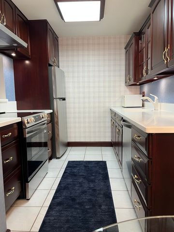 500 Thames Parkway 1F, Park Ridge, IL 60068