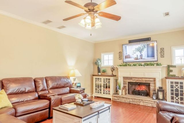 209 Suffolk Way, Mcdonough, GA 30252