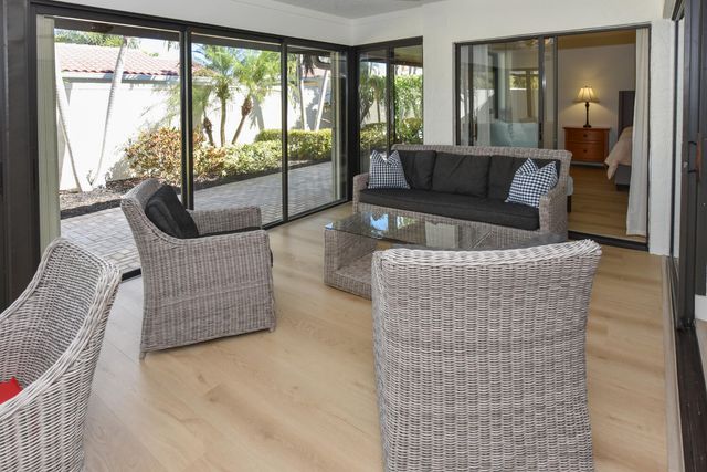 1469 Via Privada, Jupiter, FL 33477