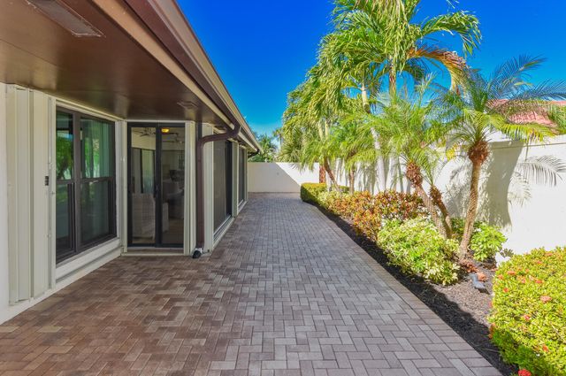 1469 Via Privada, Jupiter, FL 33477
