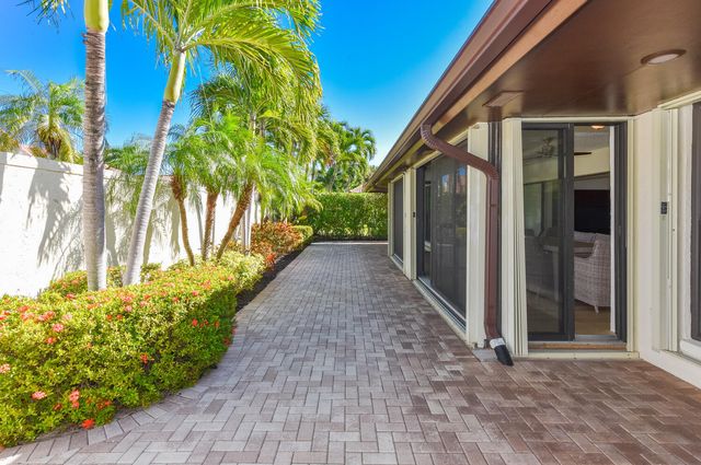1469 Via Privada, Jupiter, FL 33477