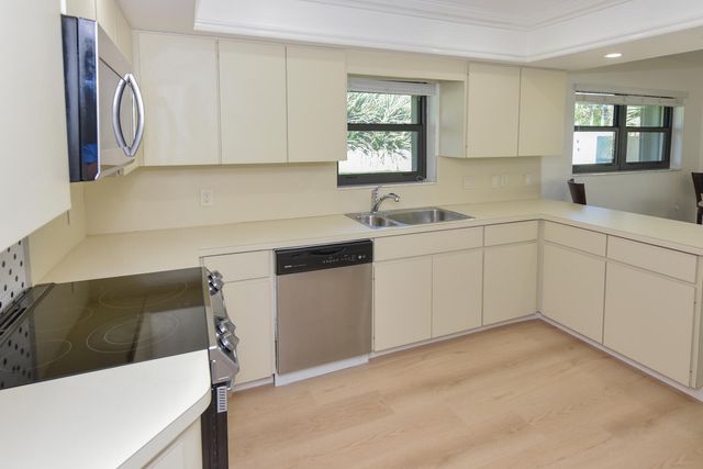 1469 Via Privada, Jupiter, FL 33477