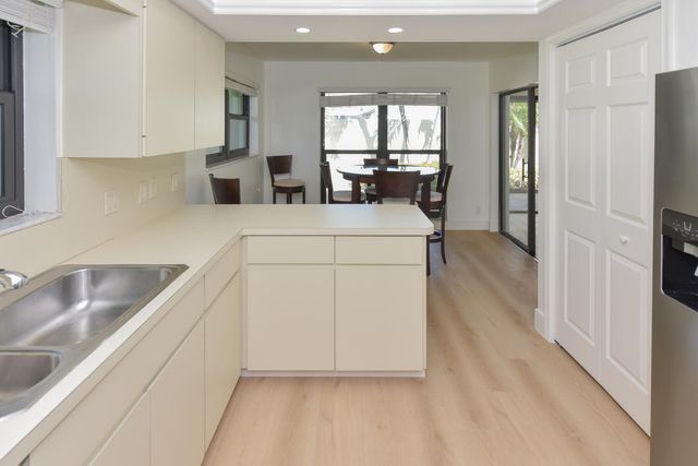 1469 Via Privada, Jupiter, FL 33477