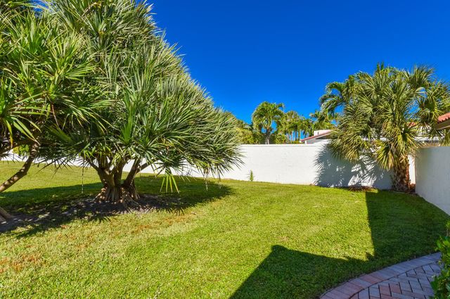 1469 Via Privada, Jupiter, FL 33477