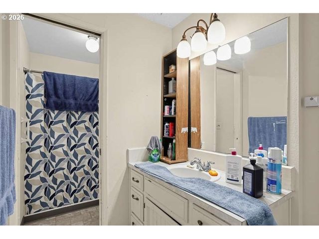 12320 Sw MCKAY Ct, Beaverton, OR 97008