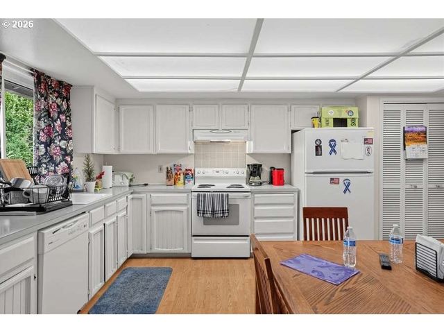 12320 Sw MCKAY Ct, Beaverton, OR 97008