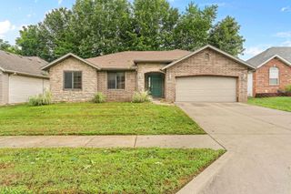 3527 West Sagamont Street, Springfield, MO 65807
