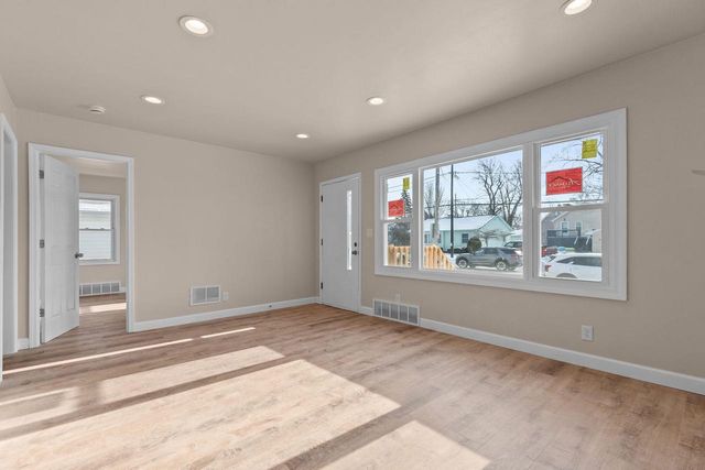 304 DIVISION STREET, Neenah, WI 54956