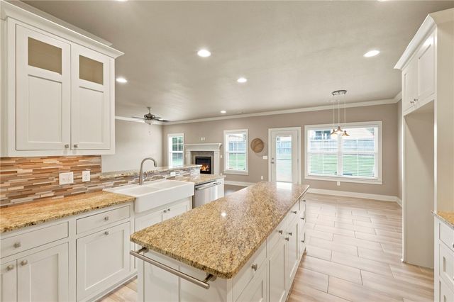 1010 Charing Cross, Cave Springs, AR 72718