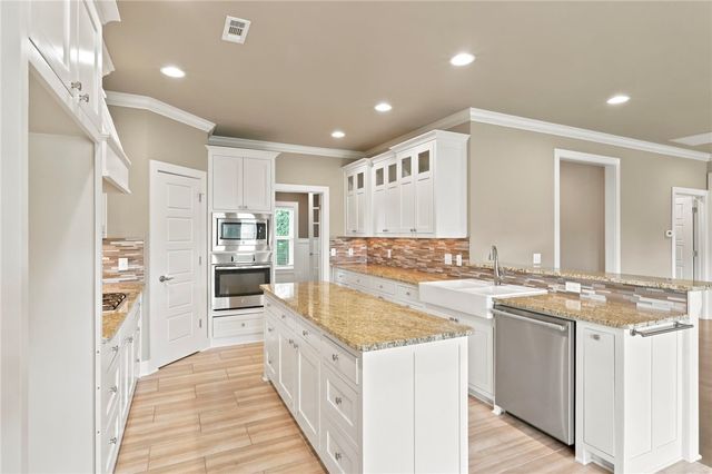 1010 Charing Cross, Cave Springs, AR 72718