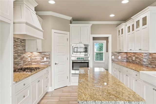 1010 Charing Cross, Cave Springs, AR 72718
