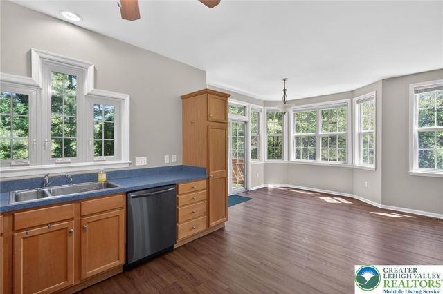 4073 Waterford Drive, Upper Saucon Twp, PA 18034