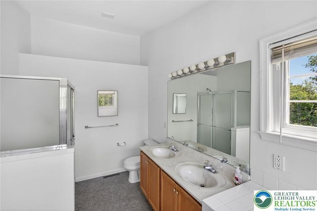 4073 Waterford Drive, Upper Saucon Twp, PA 18034