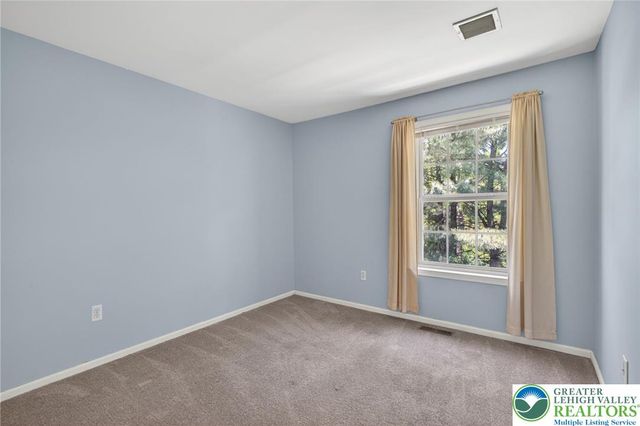 4073 Waterford Drive, Upper Saucon Twp, PA 18034