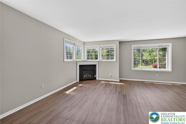 4073 Waterford Drive, Upper Saucon Twp, PA 18034